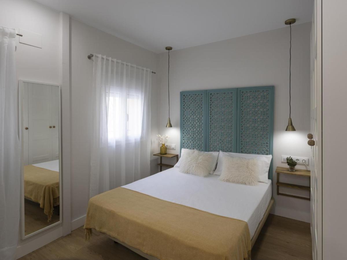 Beautiful Blue Triana Apartment Севілья Екстер'єр фото
